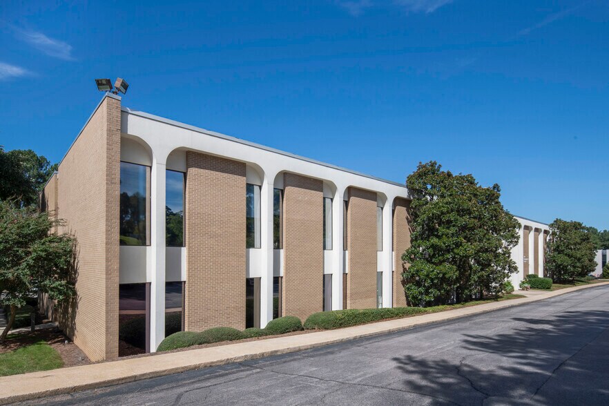 More Photos Of 3725 National Dr, Raleigh Office For Lease