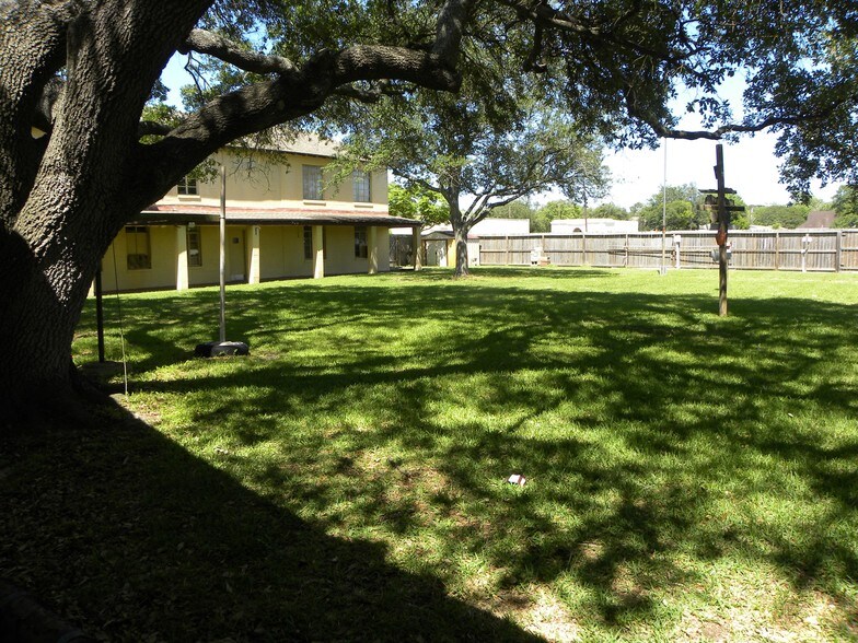 More Photos Of 1112 7th St N, Texas City Religious Facility For Sale
