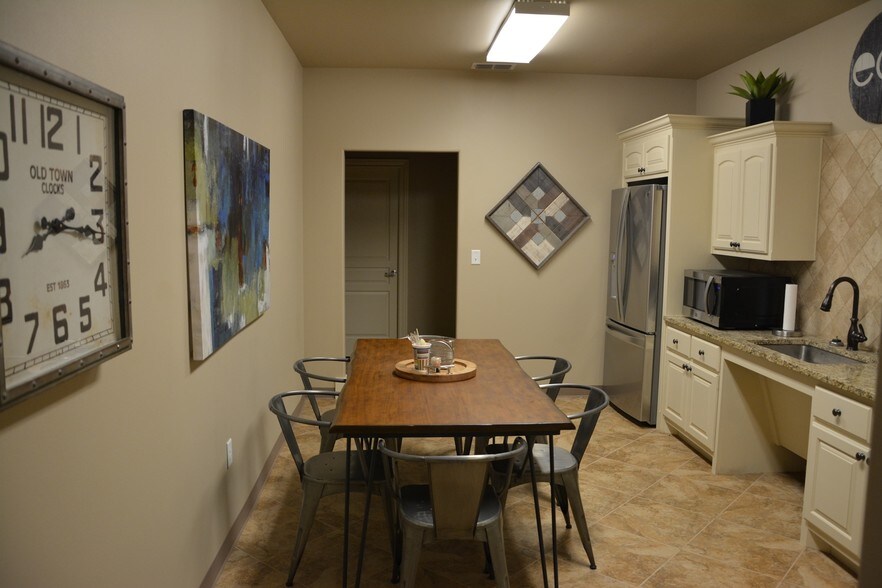 More Photos Of 13037 Quaker Ave, Lubbock Coworking Space