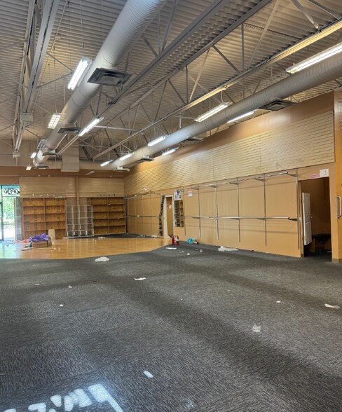 More Photos Of 12123 Lem Turner Rd, Jacksonville General Retail For Lease