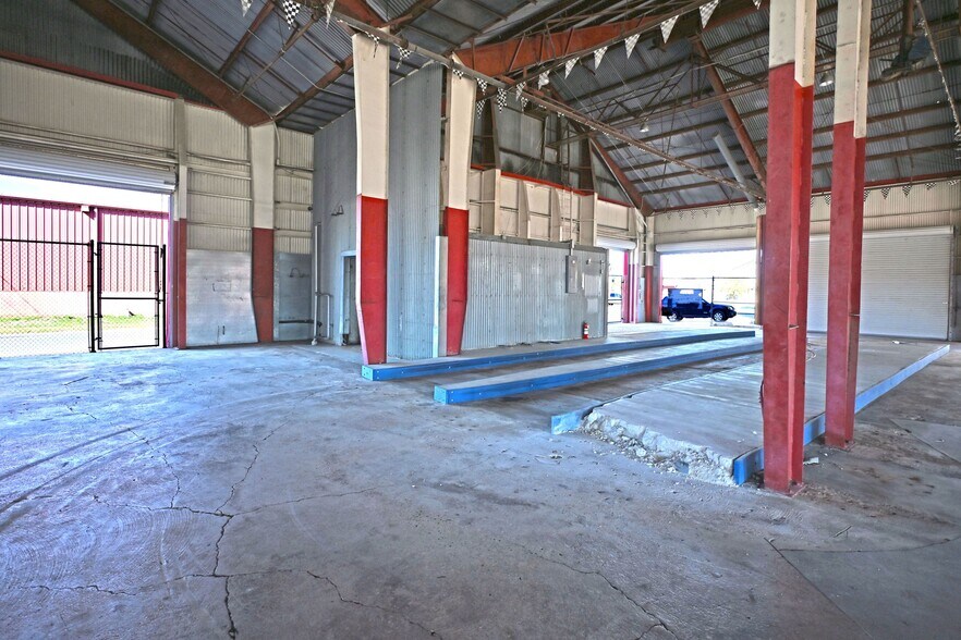 More Photos Of 1123 Bowie St, Seguin Warehouse For Sale