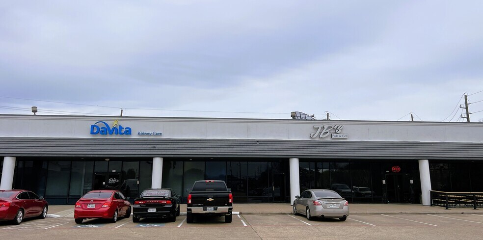 More Photos Of 9110 Jones Rd, Houston Storefront For Lease