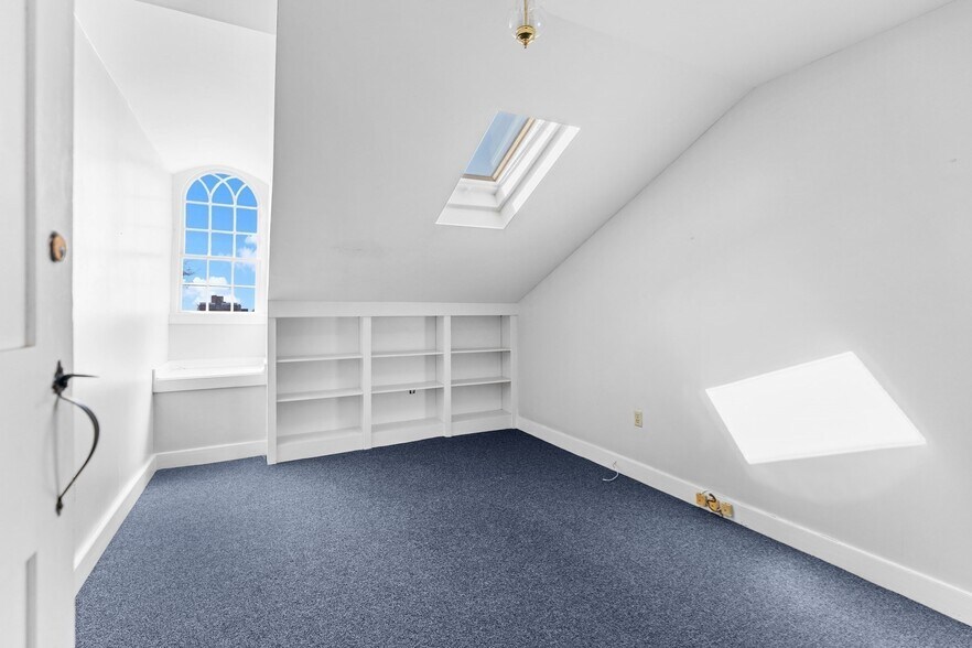 More Photos Of 30-32 William St, New Bedford Office For Sale