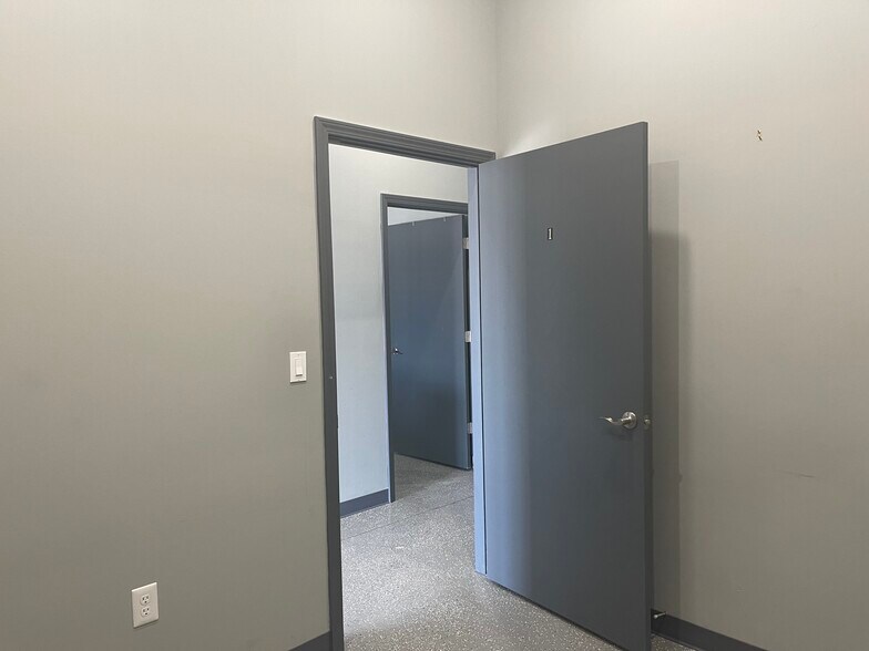 More Photos Of 8511 Madison Ave, Indianapolis Storefront Retail Office For Lease