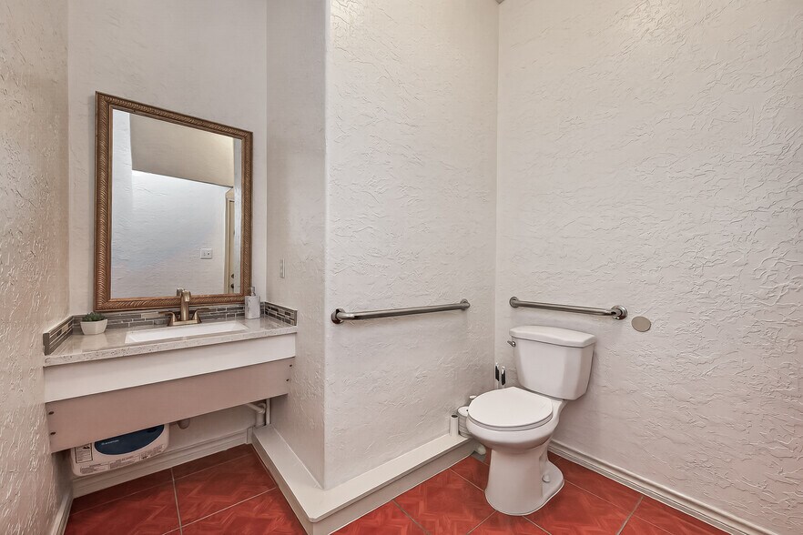 More Photos Of 21832 Rayford Rd, Humble Office For Sale