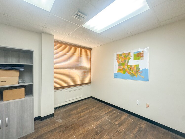 More Photos Of 3721 Highway 90 E, Broussard Light Distribution For Lease