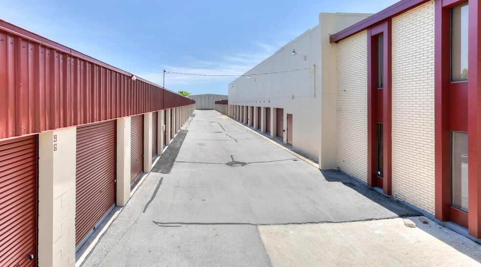 More Photos Of 1225 27th St, Kenner Self Storage For Lease