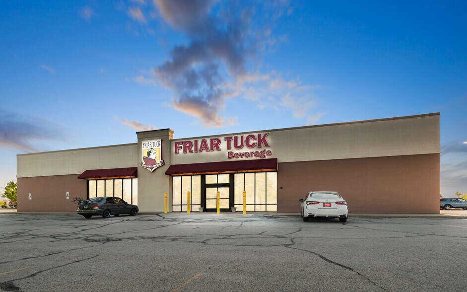 More Photos Of 1146 Hickory Point Mall, Forsyth Unknown For Lease