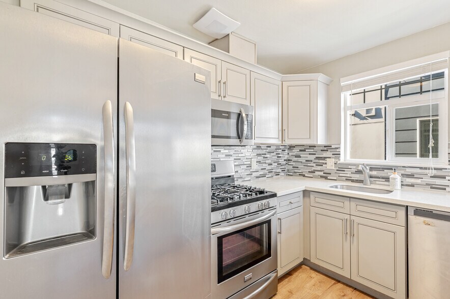 More Photos Of 3315 Claremont Ave S, Seattle Apartments For Sale