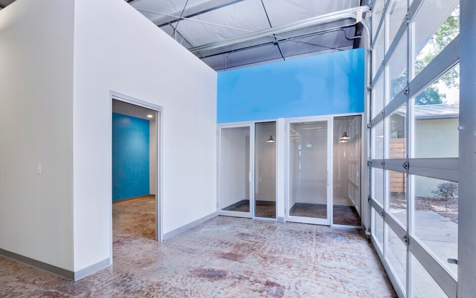 More Photos Of 100-112 SW 6th St, Gainesville Office For Lease