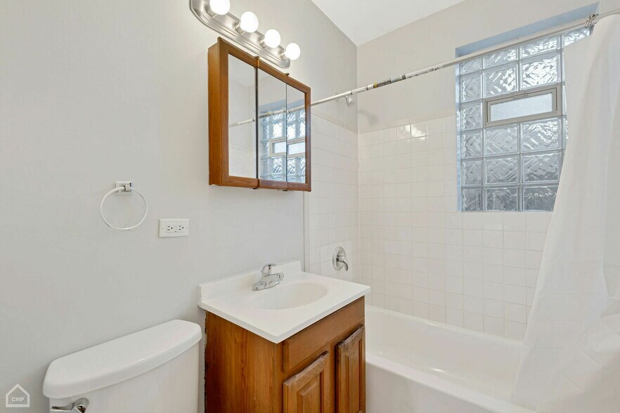 More Photos Of 7150 S Cornell Ave, Chicago Apartments For Sale