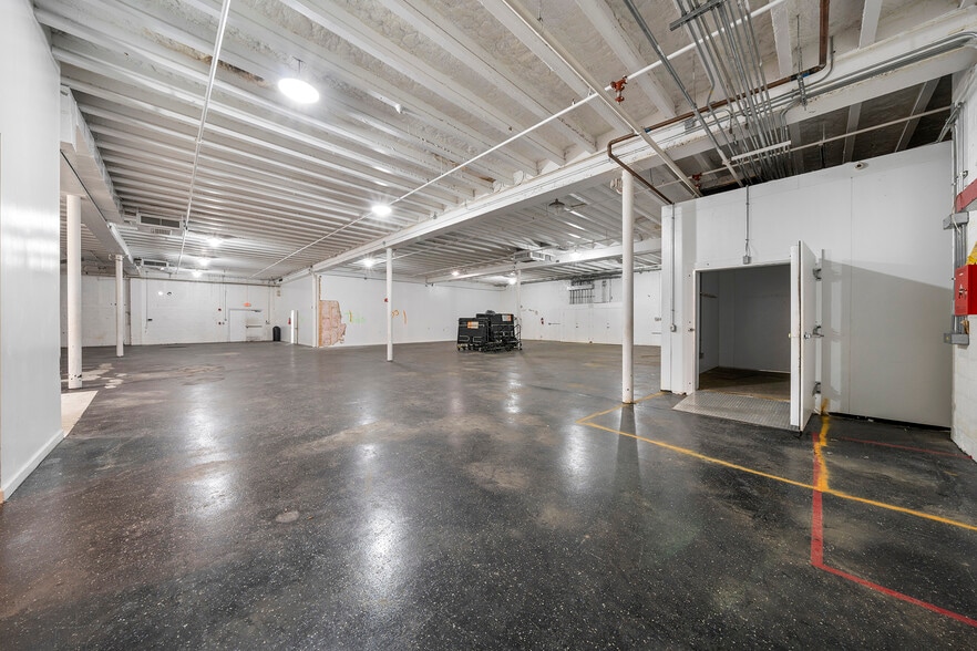 More Photos Of 2585 NW 21st Ter, Miami Warehouse For Lease