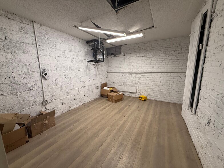 More Photos Of 178 Walworth St, Brooklyn Flex For Sale