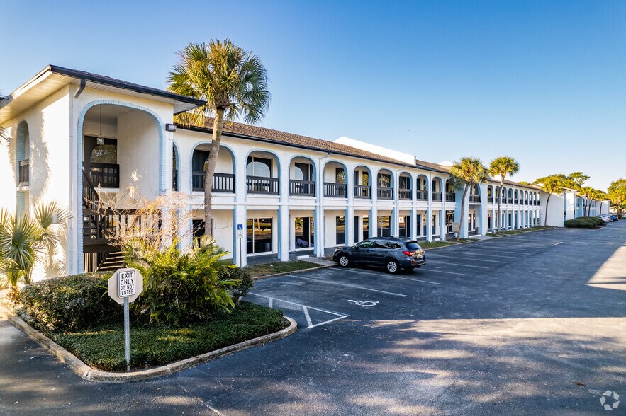 More Photos Of 2228-2356 Winter Woods Blvd, Winter Park Office For Lease
