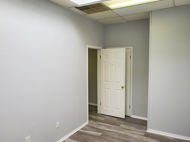 More Photos Of 400-402 Main St, Metuchen Office For Lease
