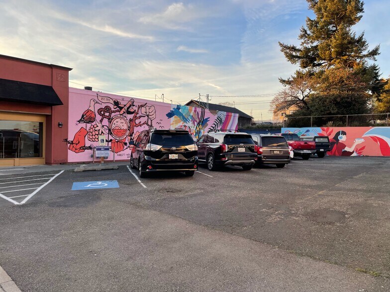 More Photos Of 720 SE Pioneer Way, Oak Harbor Storefront For Lease