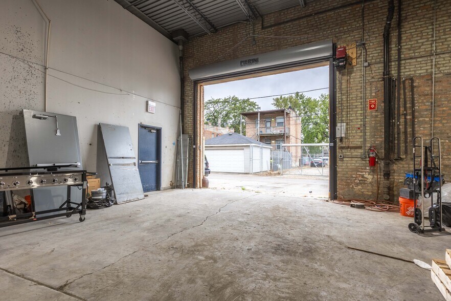 More Photos Of 2945 W Harrison St, Chicago Office For Sale