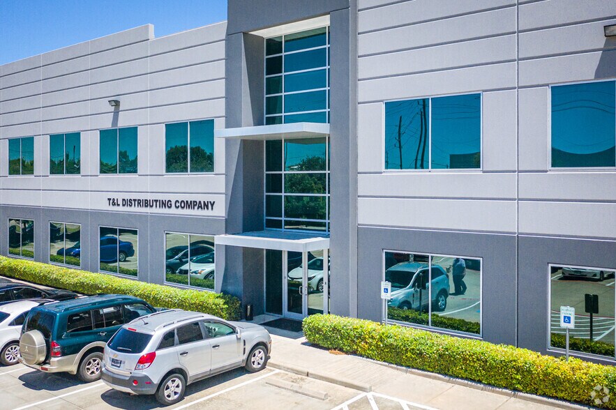 More Photos Of 7350 Langfield Rd, Houston Distribution For Lease