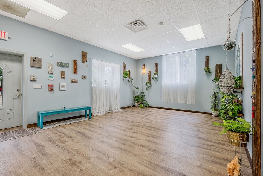 More Photos Of 6 New York Ave, Sound Beach Bar For Sale