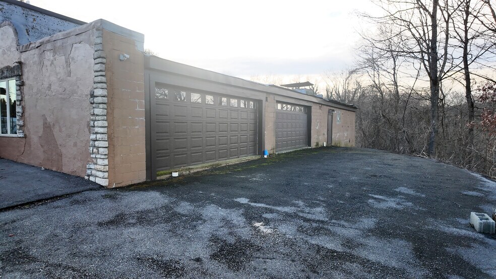 More Photos Of 1125 Noblestown Rd, Oakdale Warehouse For Sale