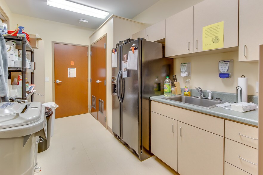 More Photos Of 135 Professional Park Dr, Seneca Healthcare For Lease