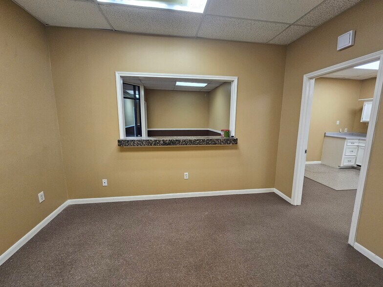 More Photos Of 14741 Pebble Bend Dr, Houston Loft Creative Space For Lease