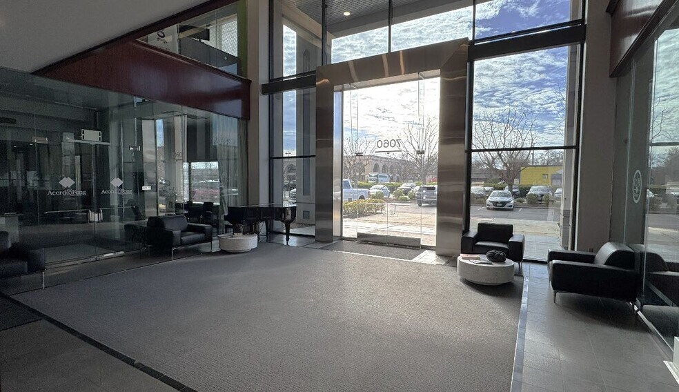 More Photos Of 7060 N Fresno St, Fresno Office For Sale