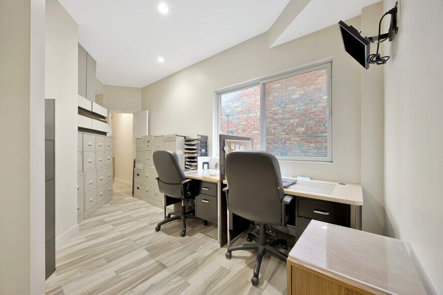 More Photos Of 14311 Willets Point Blvd, Flushing Office For Sale