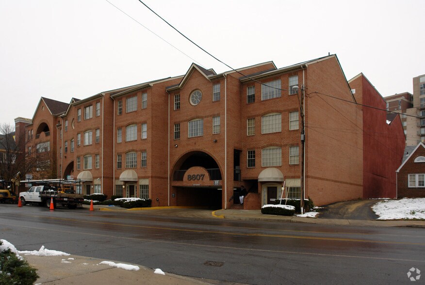 Primary Photo Of 8607-8609 2nd Ave, Silver Spring Medical For Sale