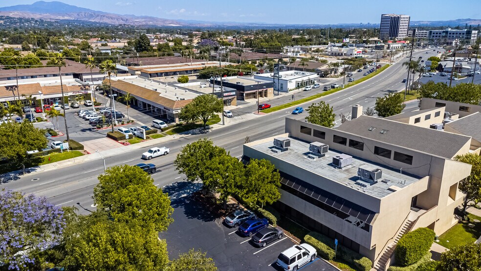 More Photos Of 2070 N Tustin Ave, Santa Ana Office For Sale