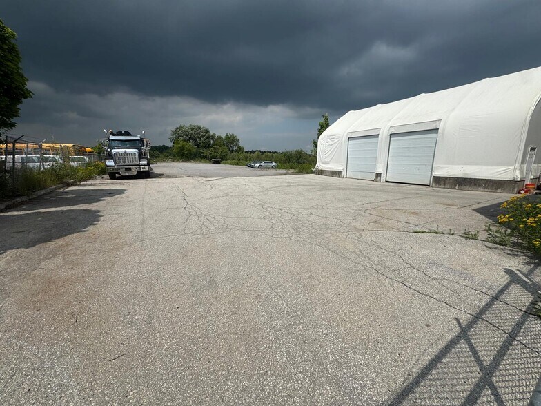 More Photos Of 21 Cardico Dr, Whitchurch-Stouffville Warehouse For Lease