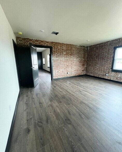 More Photos Of 902 S Broadway St, La Porte Office For Sale
