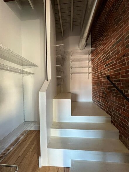 More Photos Of 700 Keogh Ct, Great Falls Light Distribution For Lease