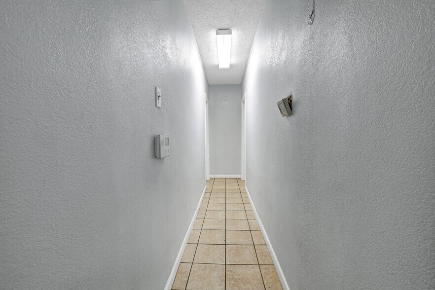 More Photos Of 914 W Commerce St, Dallas Showroom For Lease