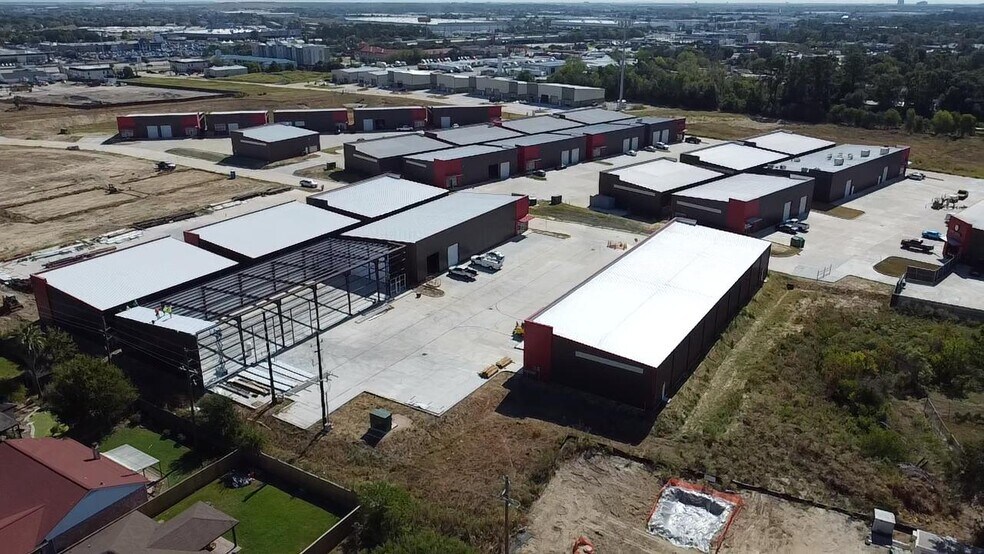 More Photos Of 16313 North Fwy, Houston Warehouse For Lease