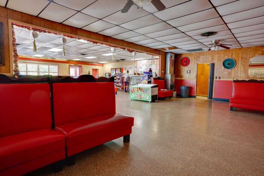 More Photos Of 411 National Hwy, Thomasville Hotel For Sale