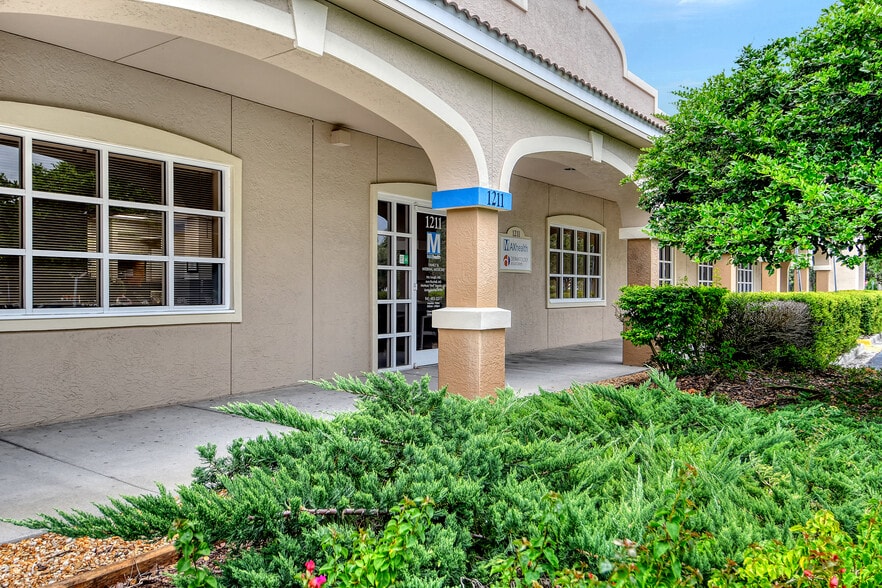 Primary Photo Of 1211 Jacaranda Blvd, Venice Medical For Sale