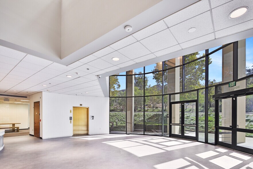 More Photos Of 30801 Agoura Rd, Agoura Hills Research And Development For Lease