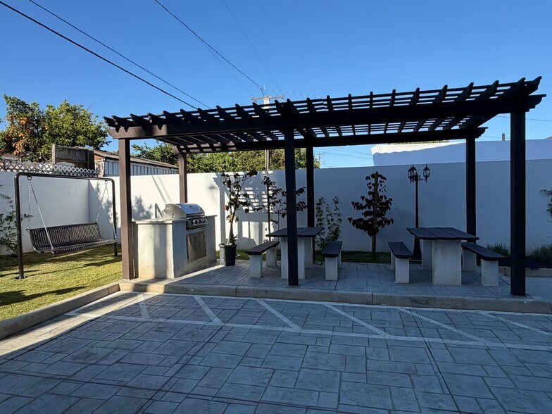 More Photos Of 1444 W Stoneridge Ct, Ontario Multifamily For Sale