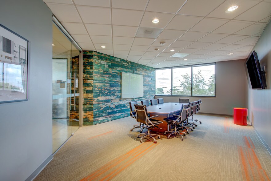 More Photos Of 7676 Hillmont St, Houston Office For Lease