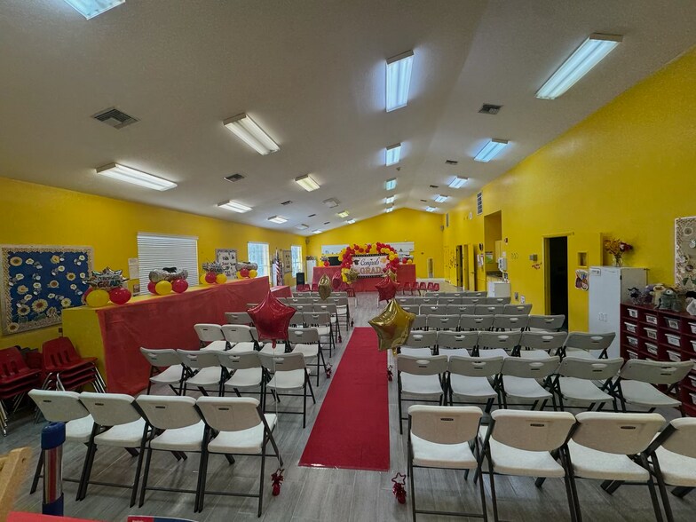 More Photos Of 8816 W Robson St, Tampa Religious Facility For Sale