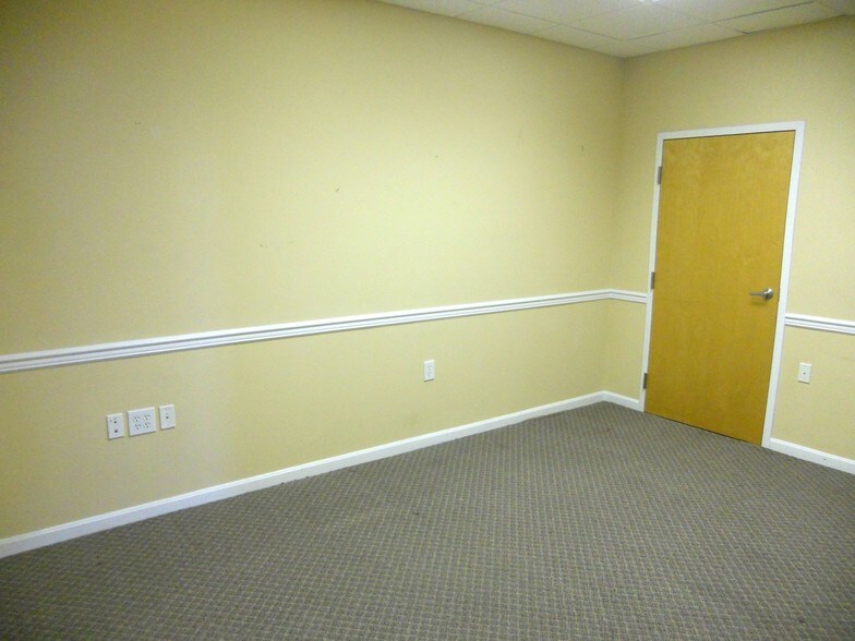 More Photos Of 30 Stonecrest Ct, Shelbyville Medical For Lease