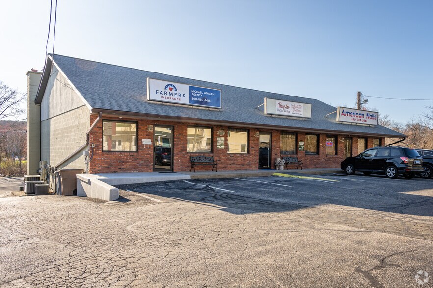 More Photos Of 170 Flanders Rd, Niantic Storefront For Lease