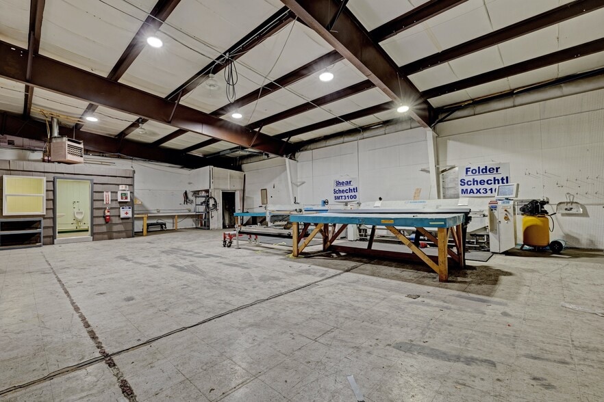 More Photos Of 1875 Lansing Rd, Charlotte Warehouse For Sale