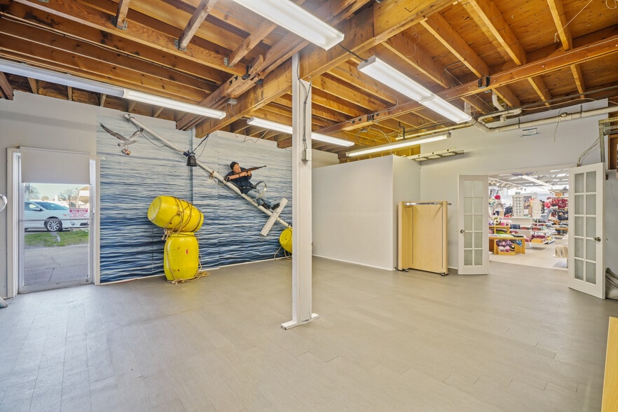 More Photos Of 574 Main St, Hyannis Storefront Retail Residential For Sale