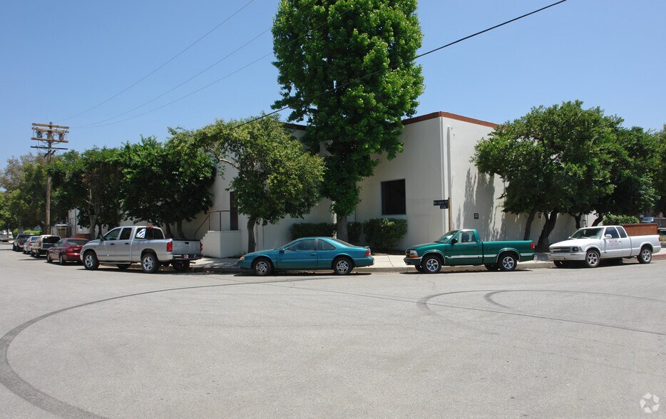 More Photos Of 16641 Roscoe Pl, North Hills Warehouse For Lease