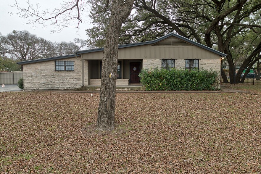 More Photos Of 8411 N Interstate 35, Austin Office For Lease