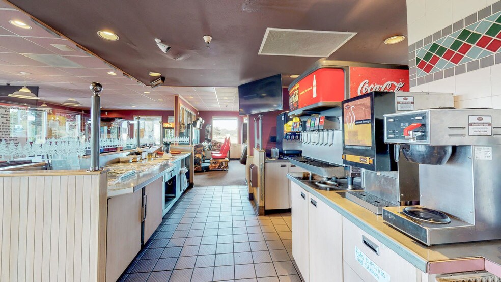 More Photos Of 1875 Riverwalk Dr, Fortuna Restaurant For Sale