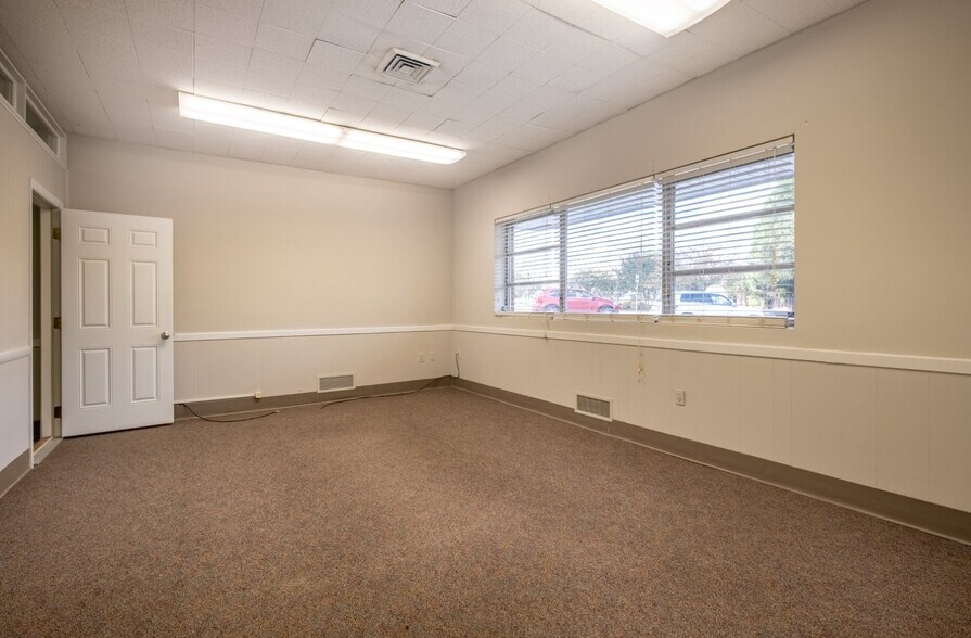 More Photos Of 1842 Banking St, Greensboro Office For Lease