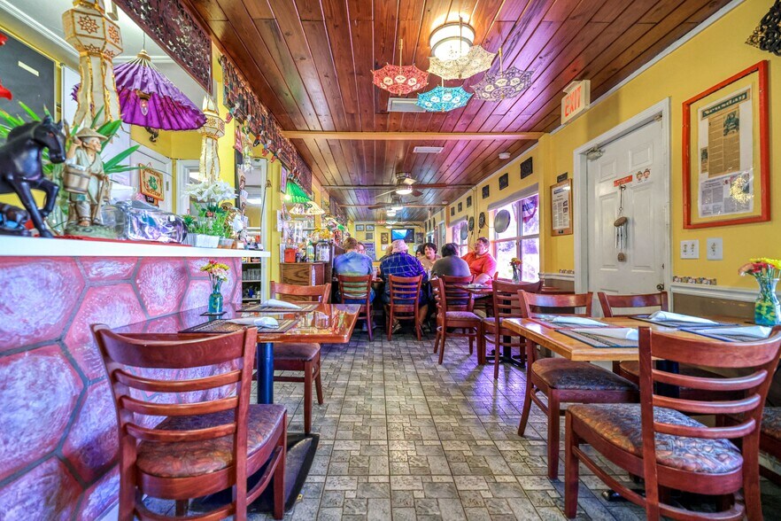 More Photos Of 5709 6th St, Zephyrhills Restaurant For Sale
